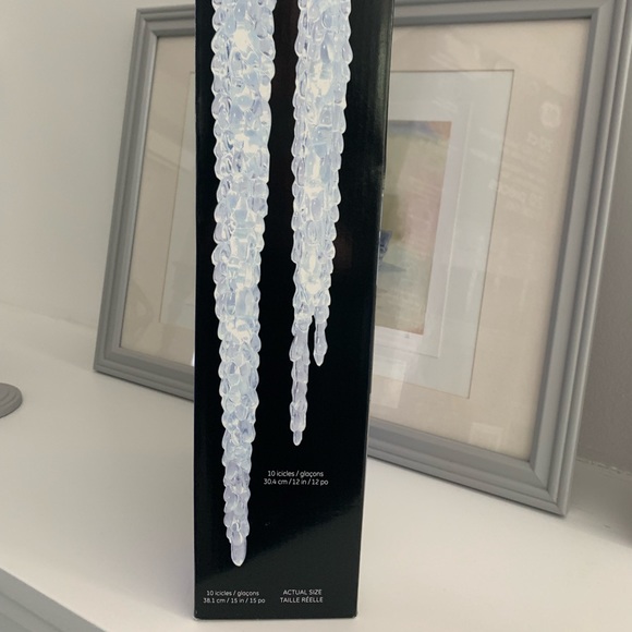 Gorgeous Outdoor Icicle Lights—LED - Picture 2 of 2
